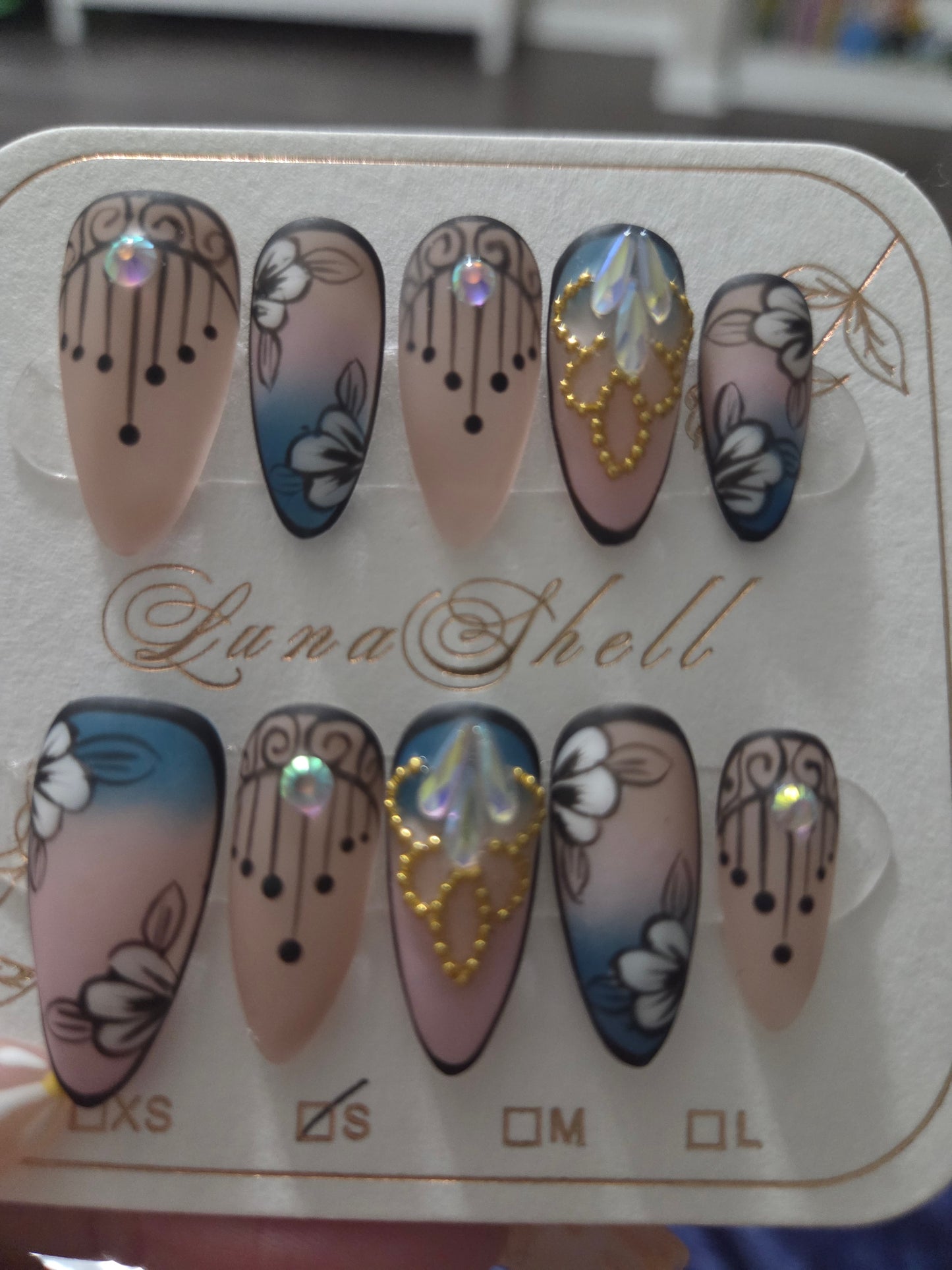 Noir Petals Press-On Nails